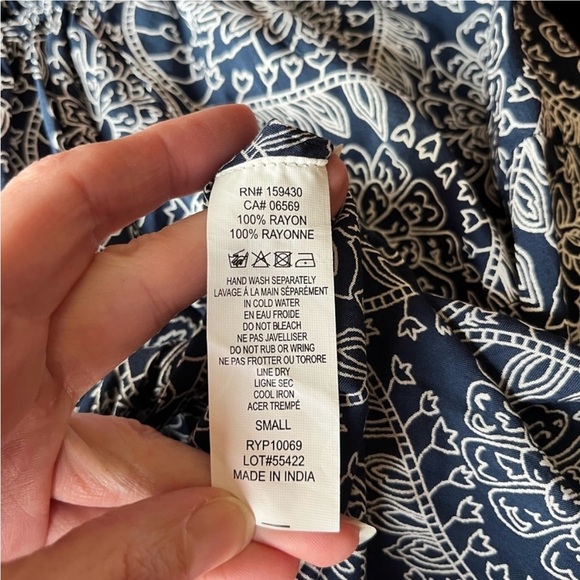 Elan Blue & White Patterned Long Sleeve Tie Front Blouse Size S - Picture 7 of 8